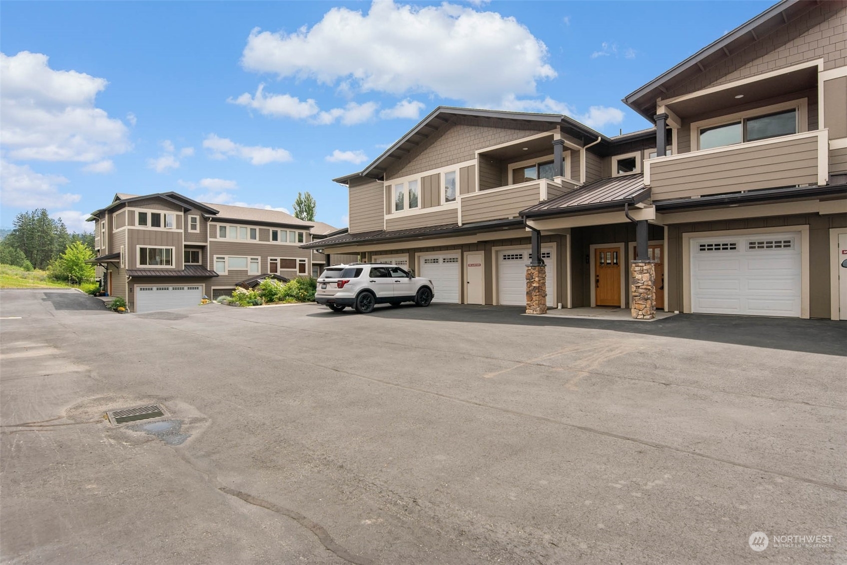 Property Photo:  100 Ski Blick Strasse Street D-206  WA 98826 