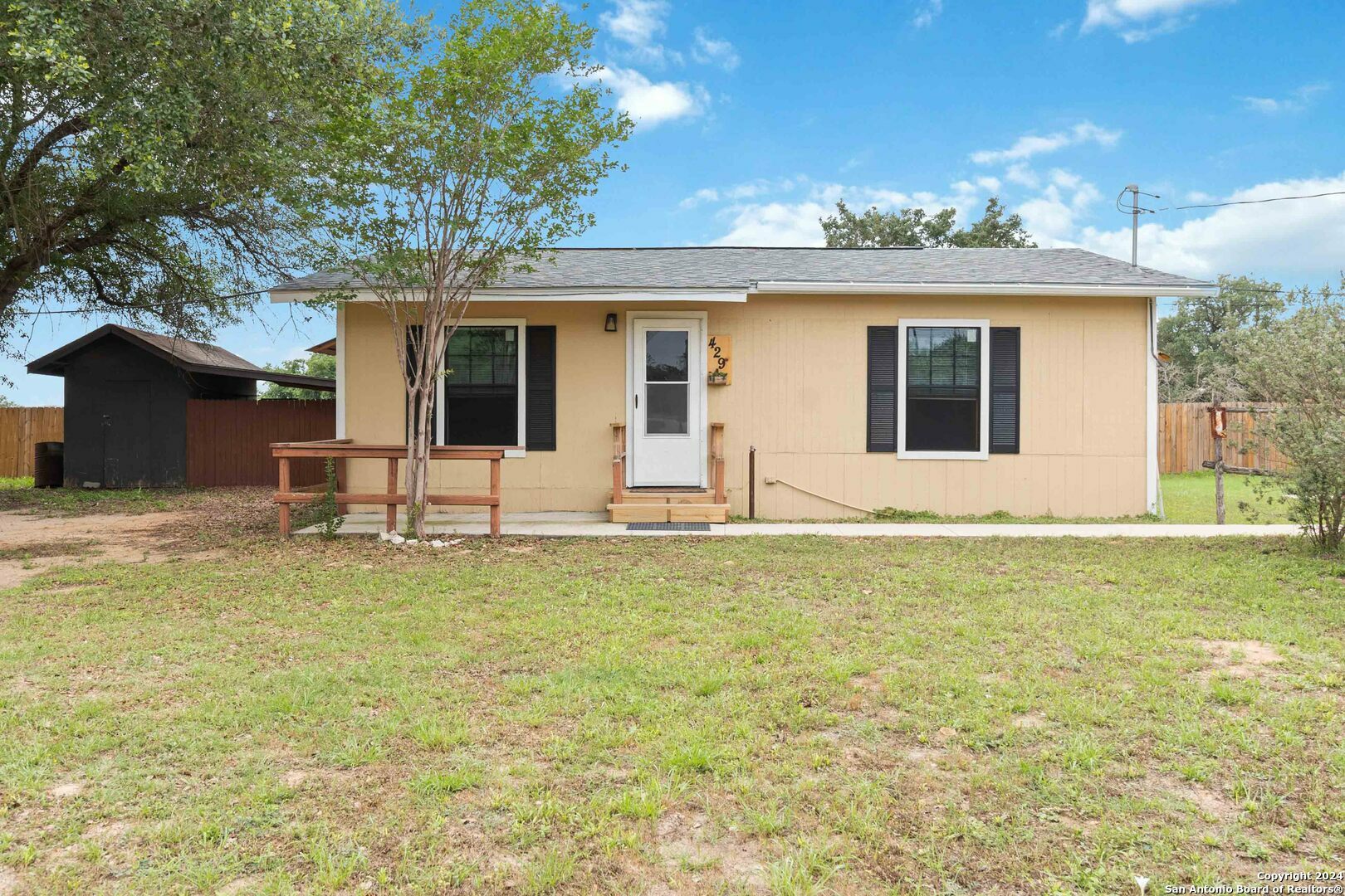 Property Photo:  429 Palo Alto  TX 78073 