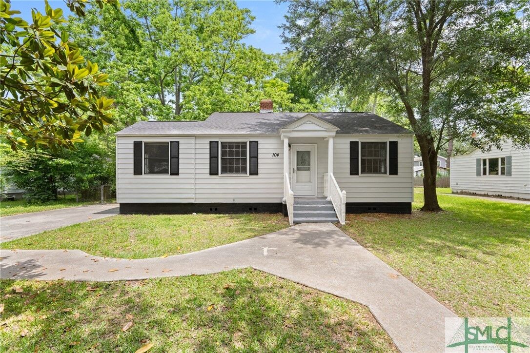 Property Photo:  104 Evora Street  GA 31407