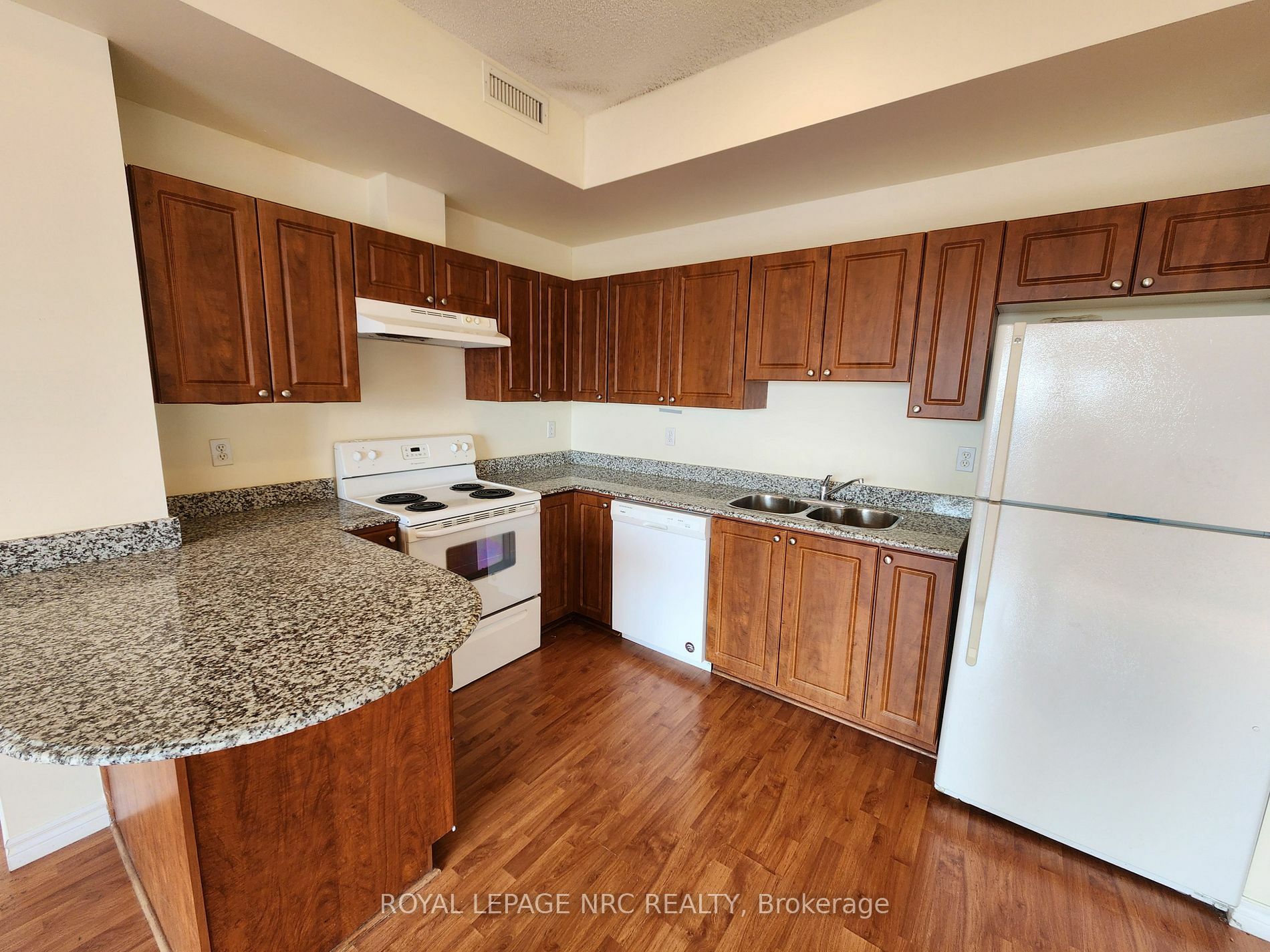 Property Photo:  135 James St S 12  ON L8P 2Z6 