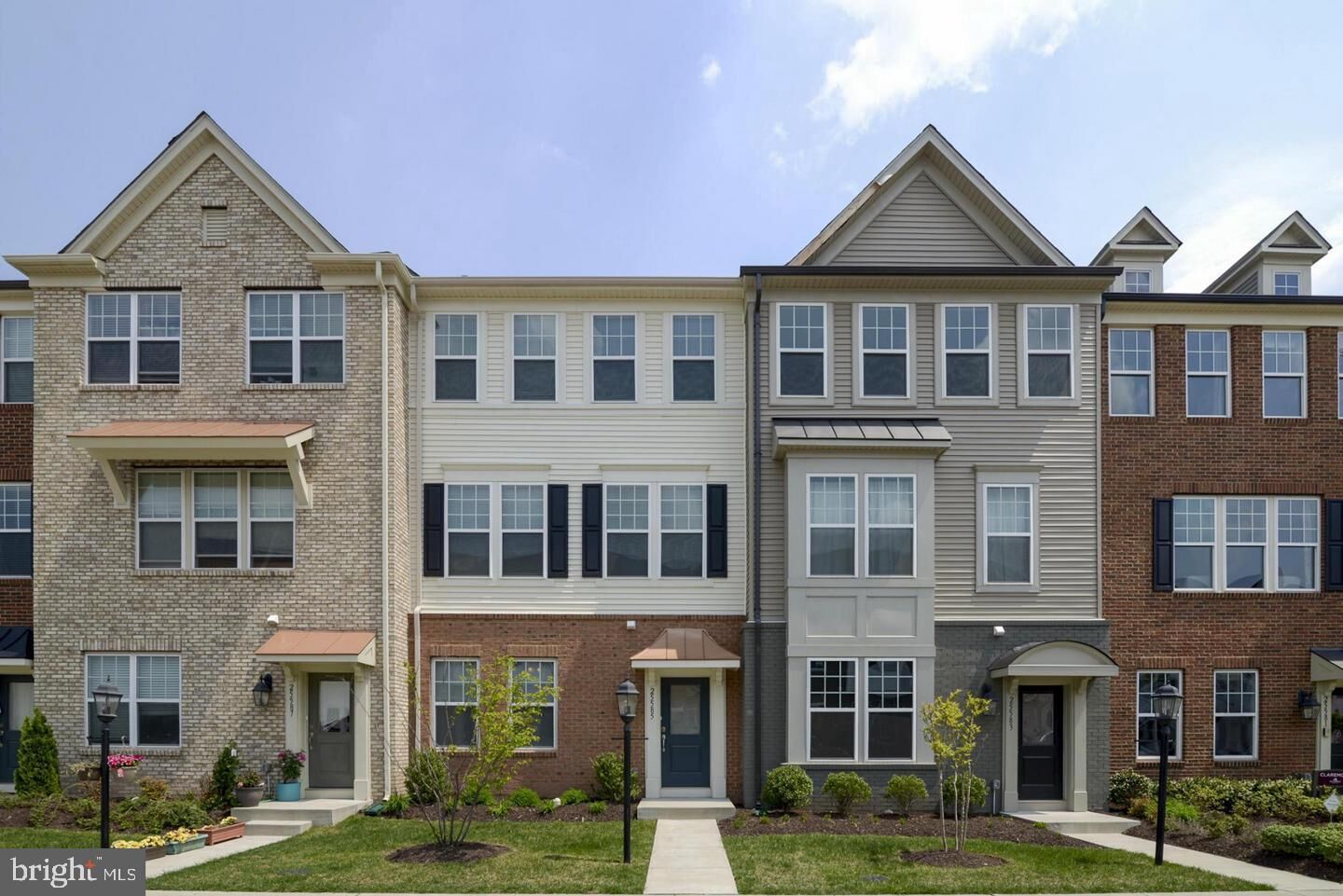 Property Photo:  25585 Feltre Terrace  VA 20152 