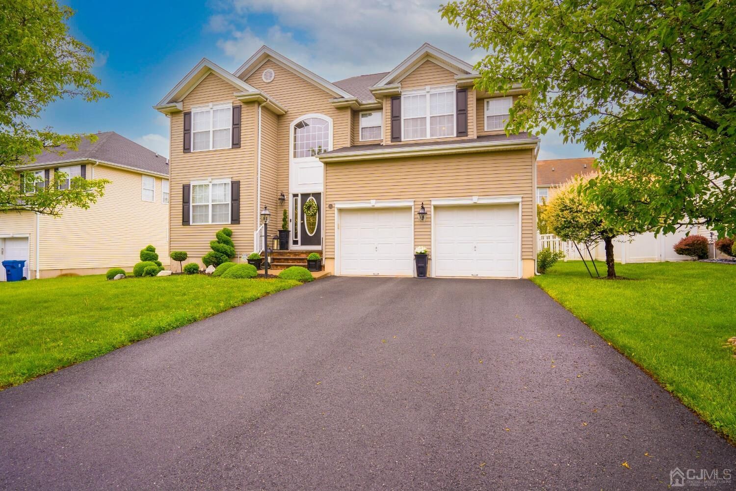 Property Photo:  95 Timberhill Drive  NJ 08823 