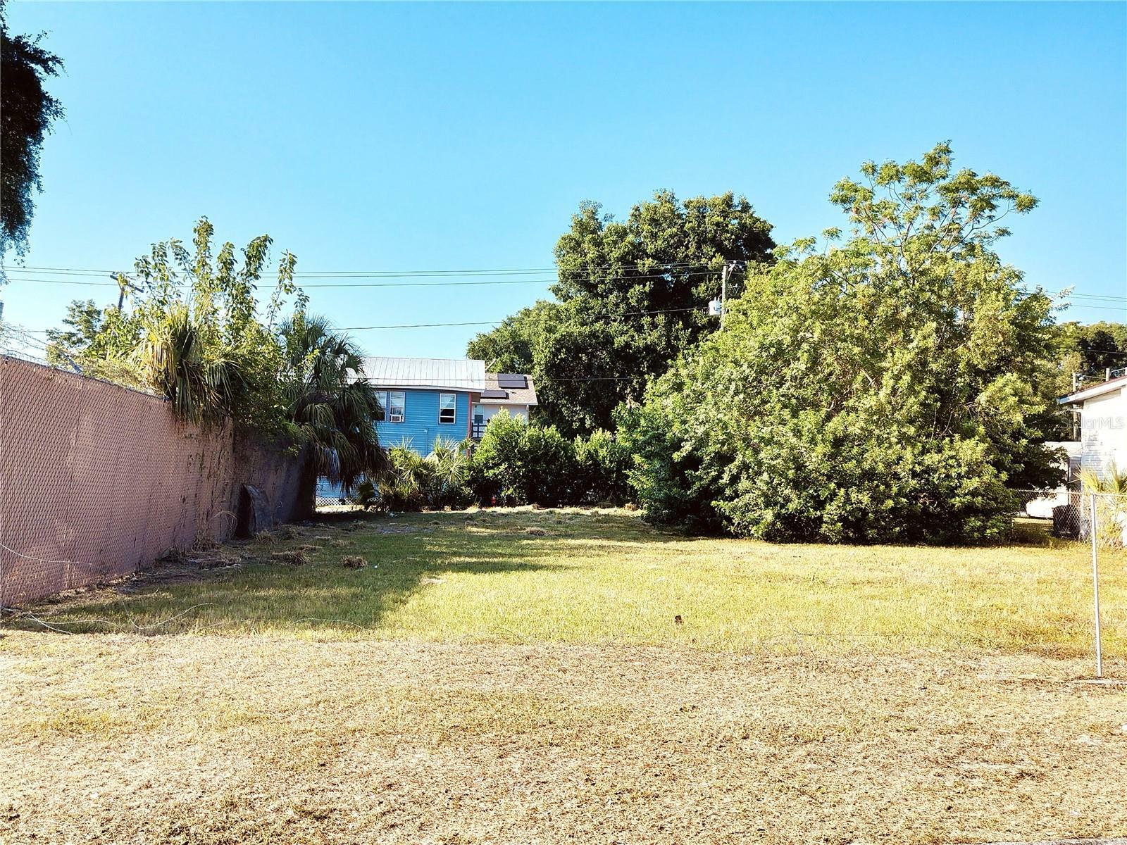 Property Photo:  2210 E Mallory Avenue  FL 33605 