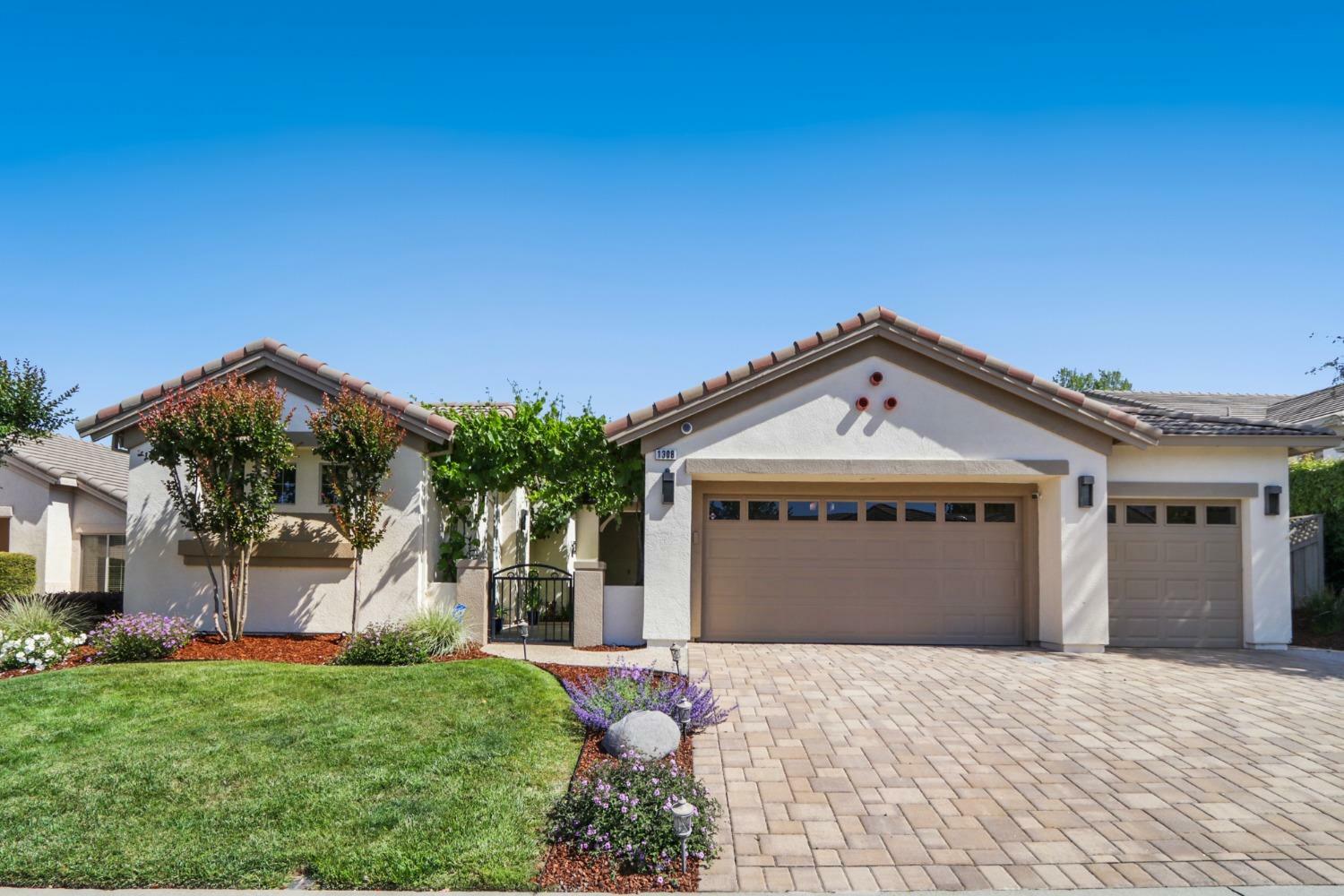 Property Photo:  1308 Picket Fence Lane  CA 95648 