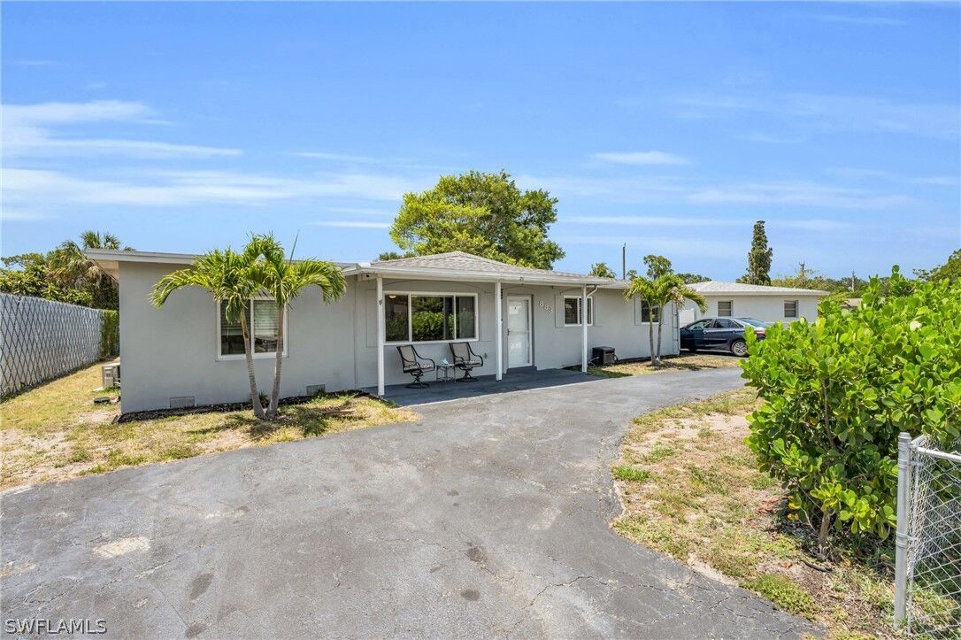 Property Photo:  883 Coconut Circle E  FL 34104 