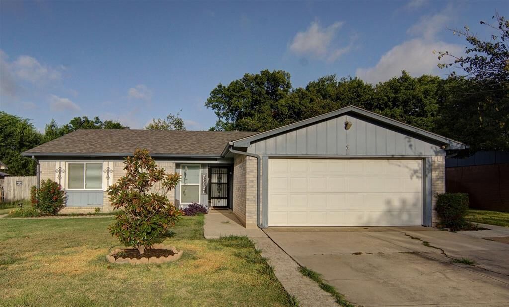 Property Photo: 1113 Dennis Drive TX 76179
