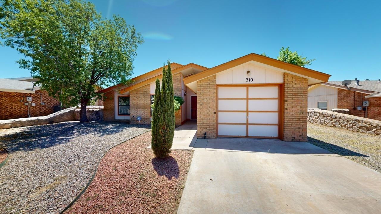 Property Photo: 310 Glacier Dr NM 88310