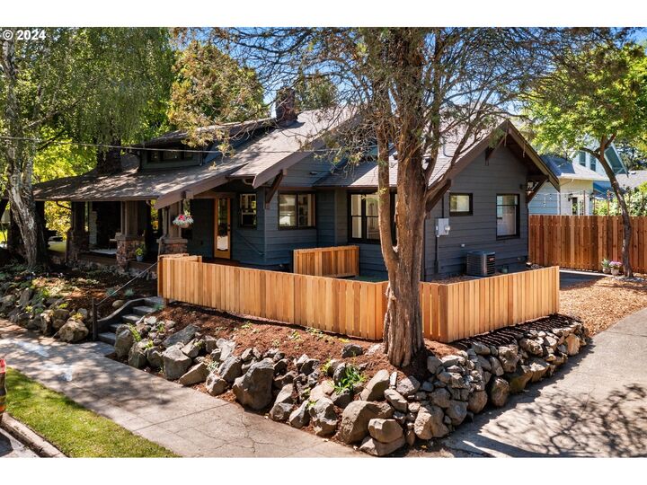 2887 SE Franklin St  Portland OR 97202 photo