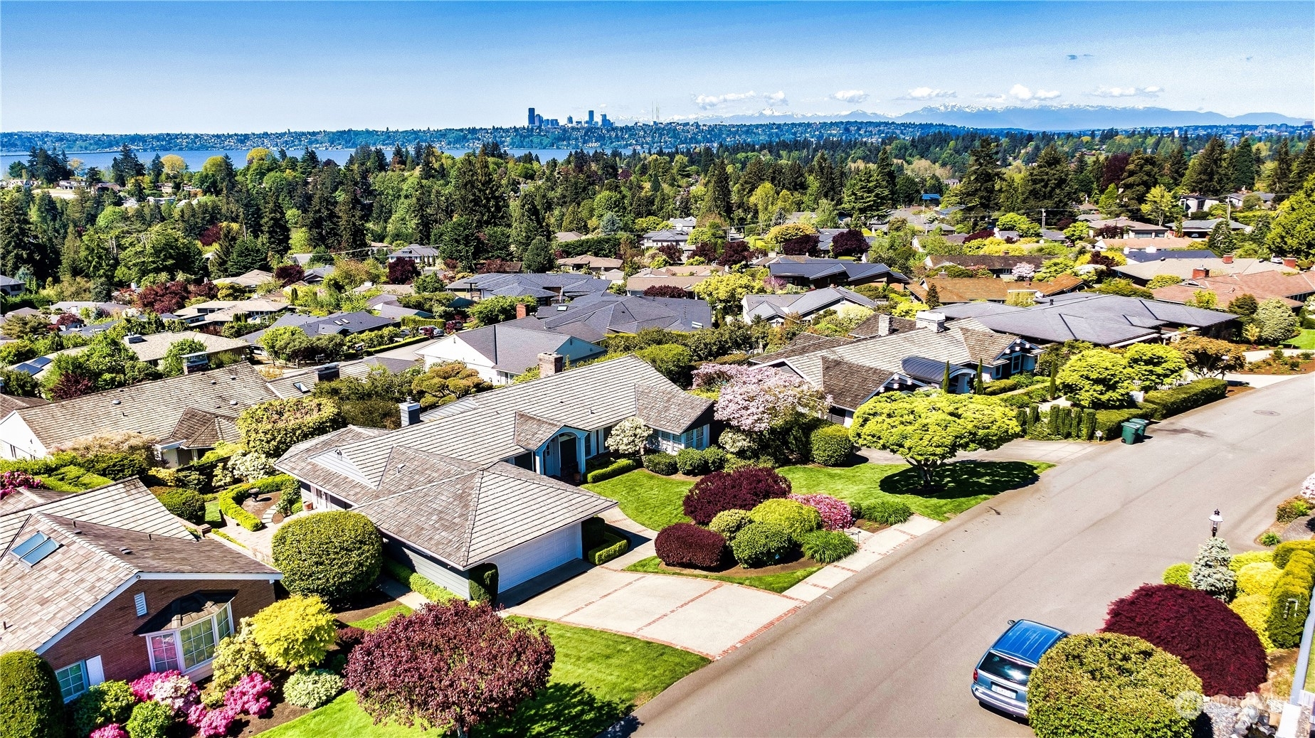 Property Photo: 9429 Vineyard Crest WA 98004