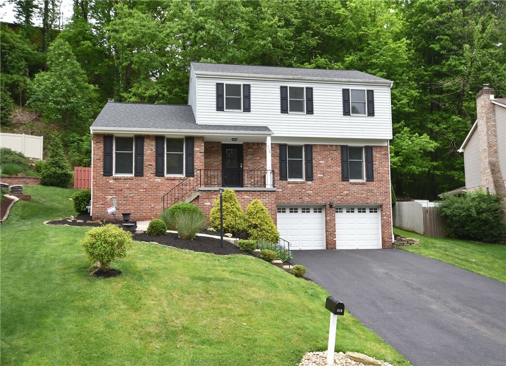 Property Photo:  318 Cross Creek Ct  PA 15237 