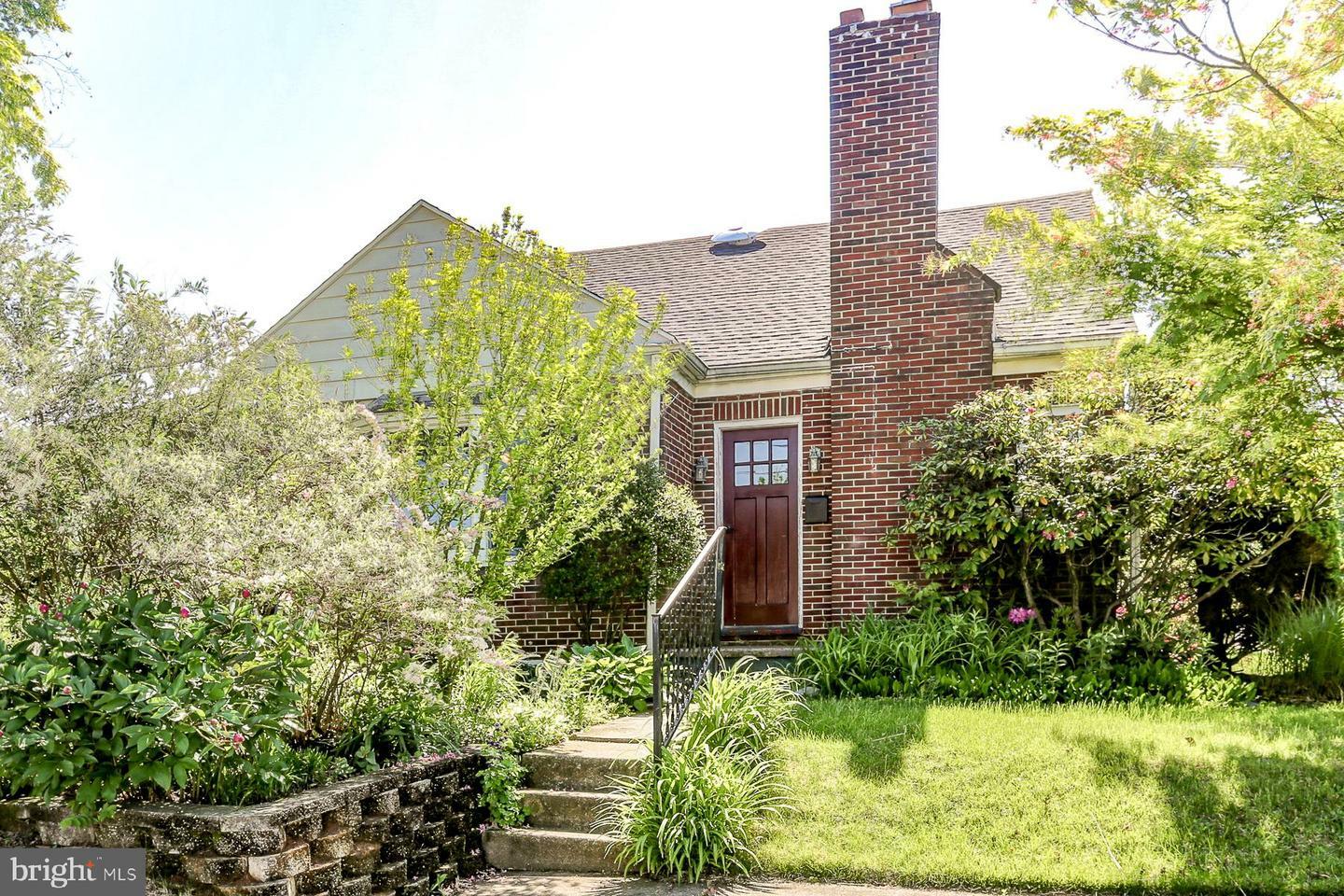 Property Photo: 300 S George Street PA 17055