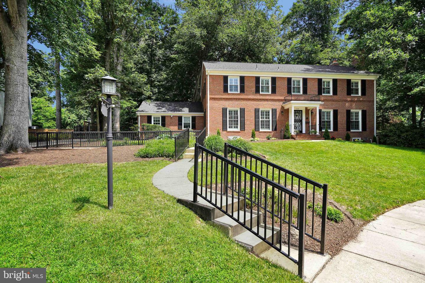 8709 Eaglebrook Court  Alexandria VA 22308 photo