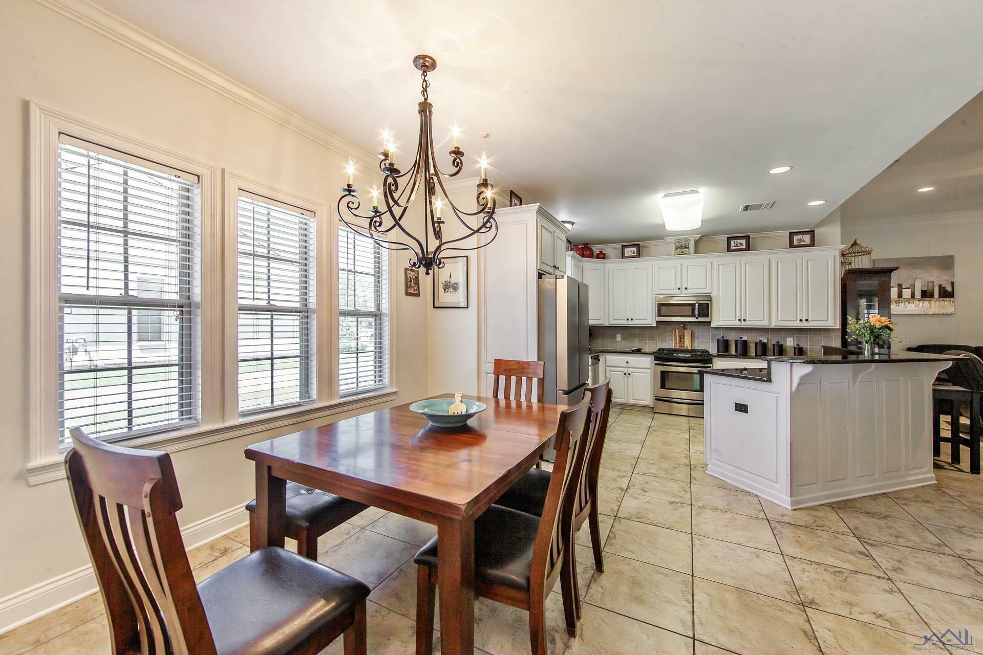 Property Photo:  256 Tulip Dr  LA 70360 