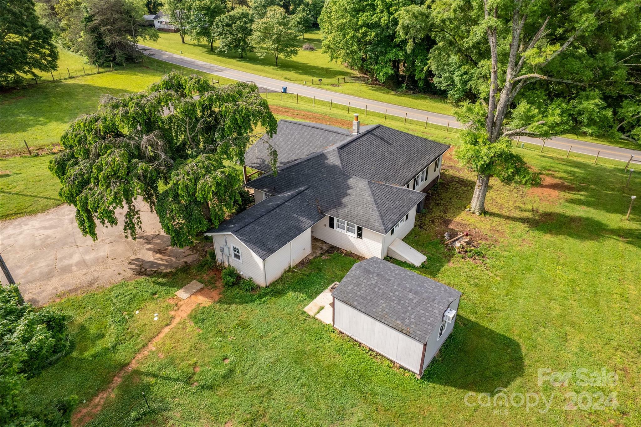 Property Photo:  3006 Jack Whitener Road  NC 28658 