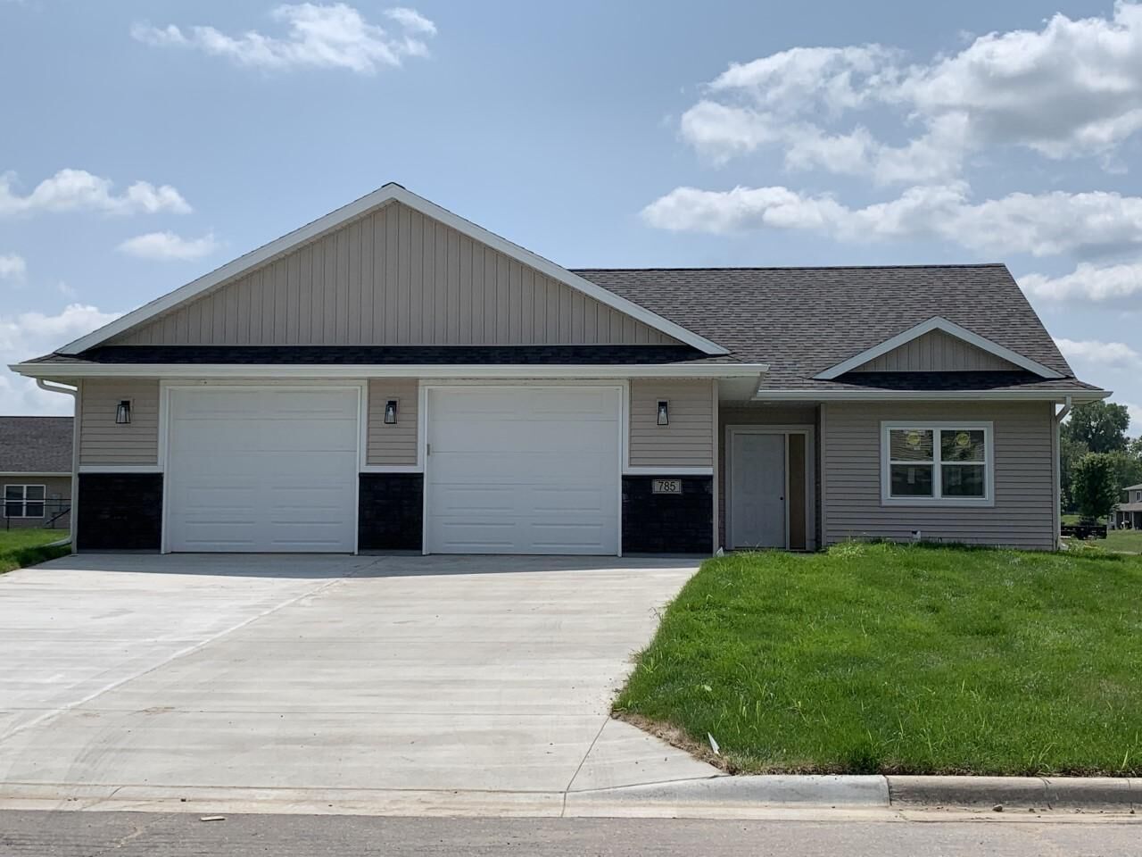 Photo de la propriété:  785 Escalade Lane SE  MN 55060 