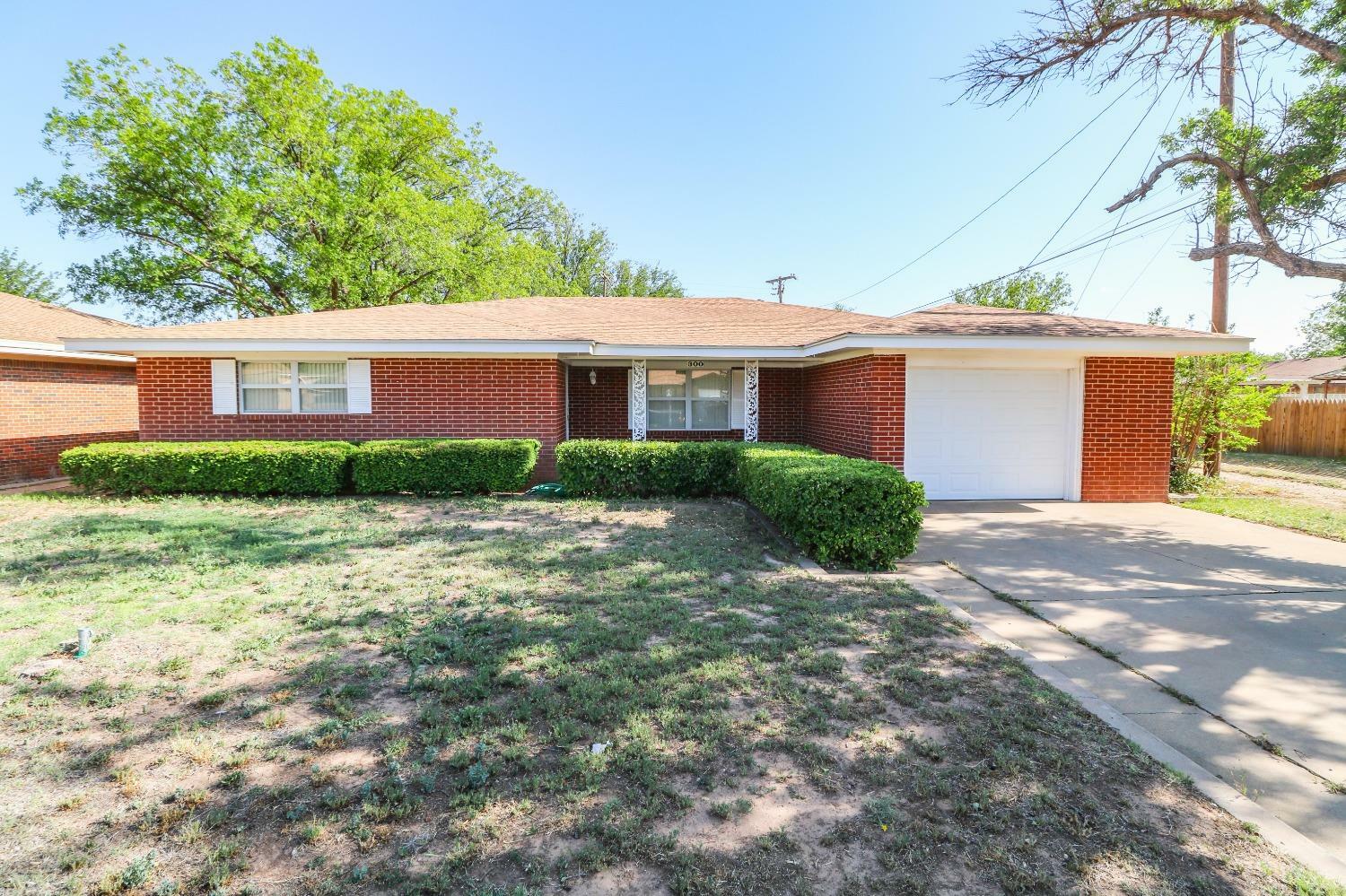 Property Photo:  300 E 19th Street  TX 79339 