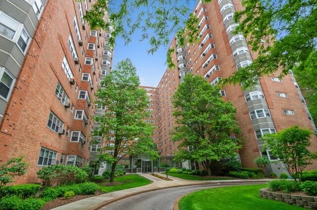 Property Photo: 4980 N Marine Drive 835 IL 60640