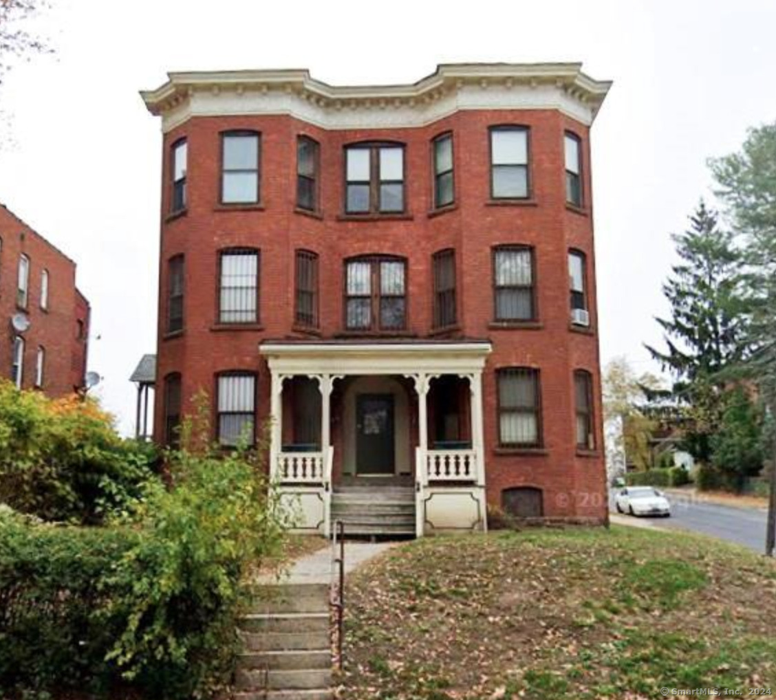 Property Photo: 214 Park Terrace 3 CT 06106