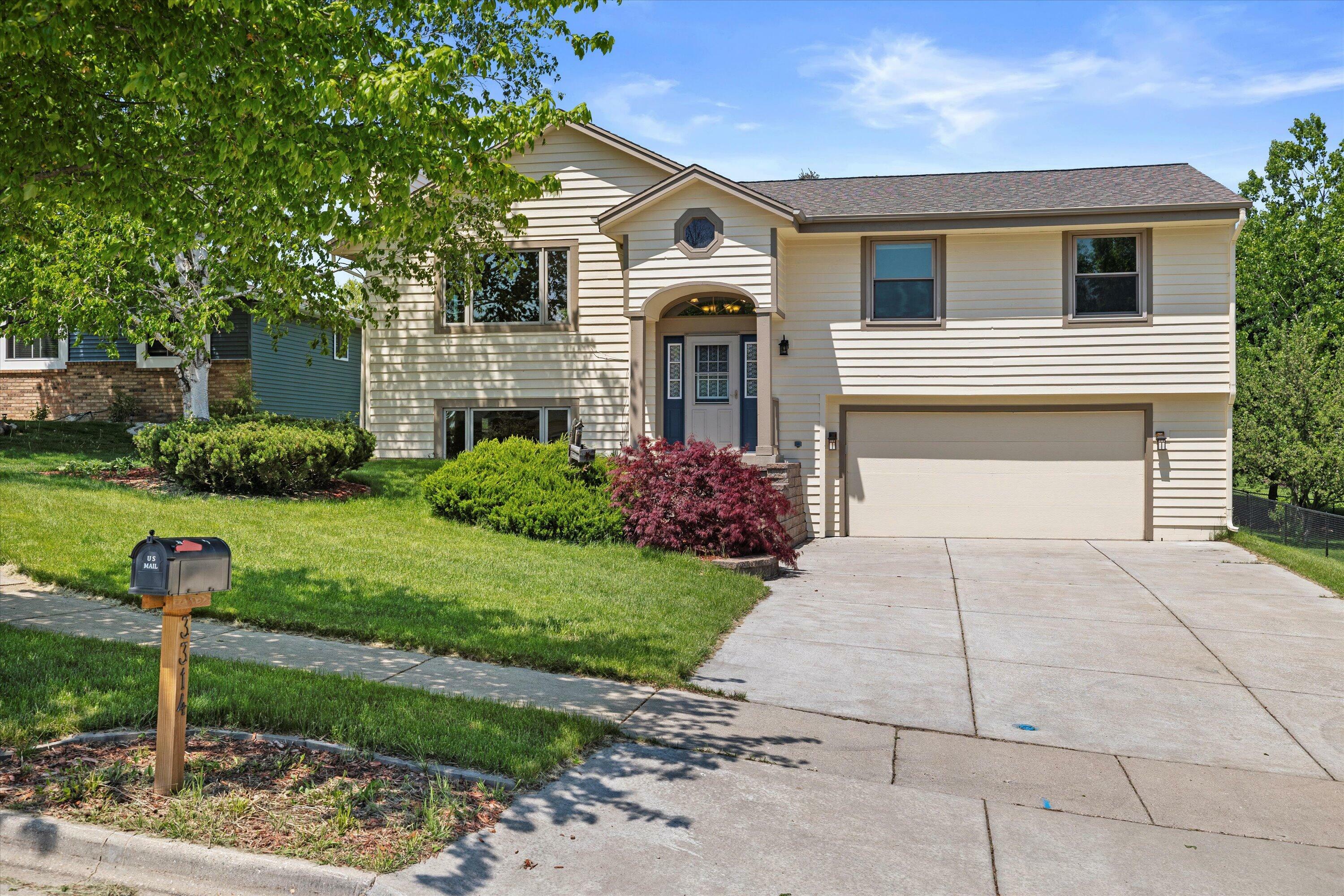 Property Photo: 3314 Windsor Pl WI 53090