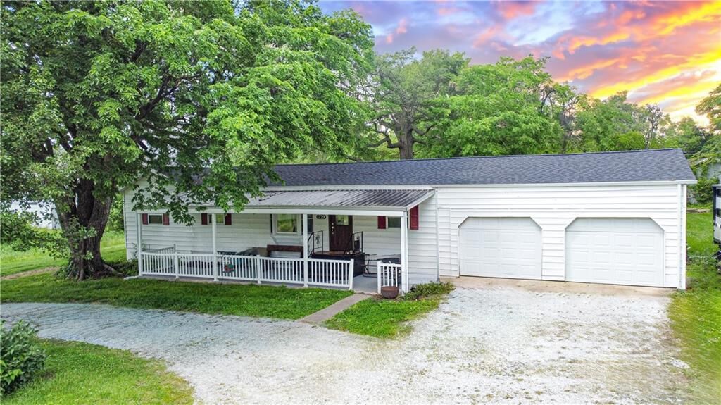 Property Photo:  1729 W Saint Clair Street  IL 62471 