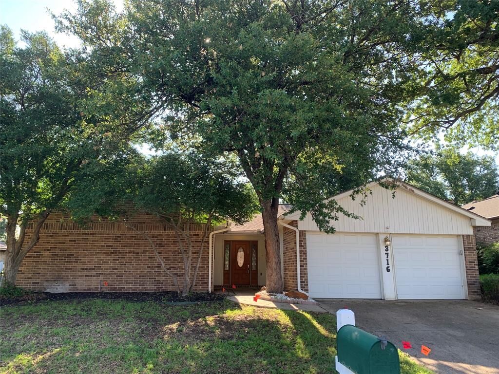Property Photo:  3716 Murphy Drive  TX 76021 