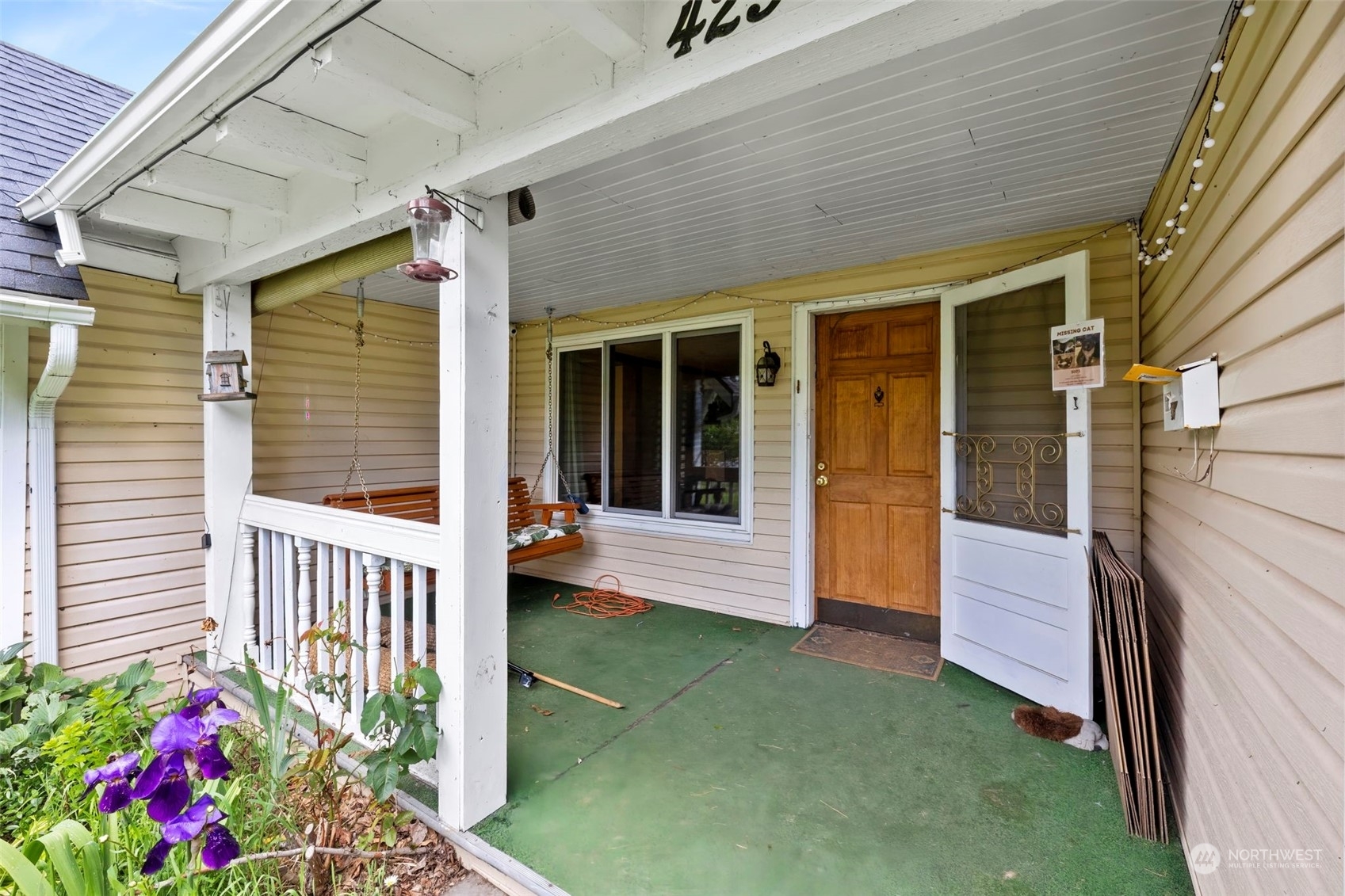 Property Photo:  423 Puget Street  WA 98284 