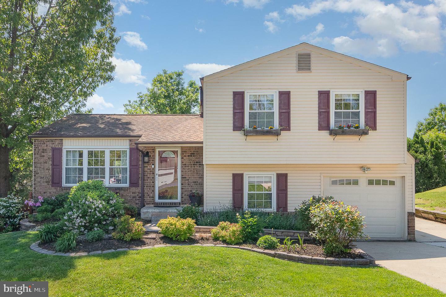 Property Photo: 577 Oriole Court PA 17111