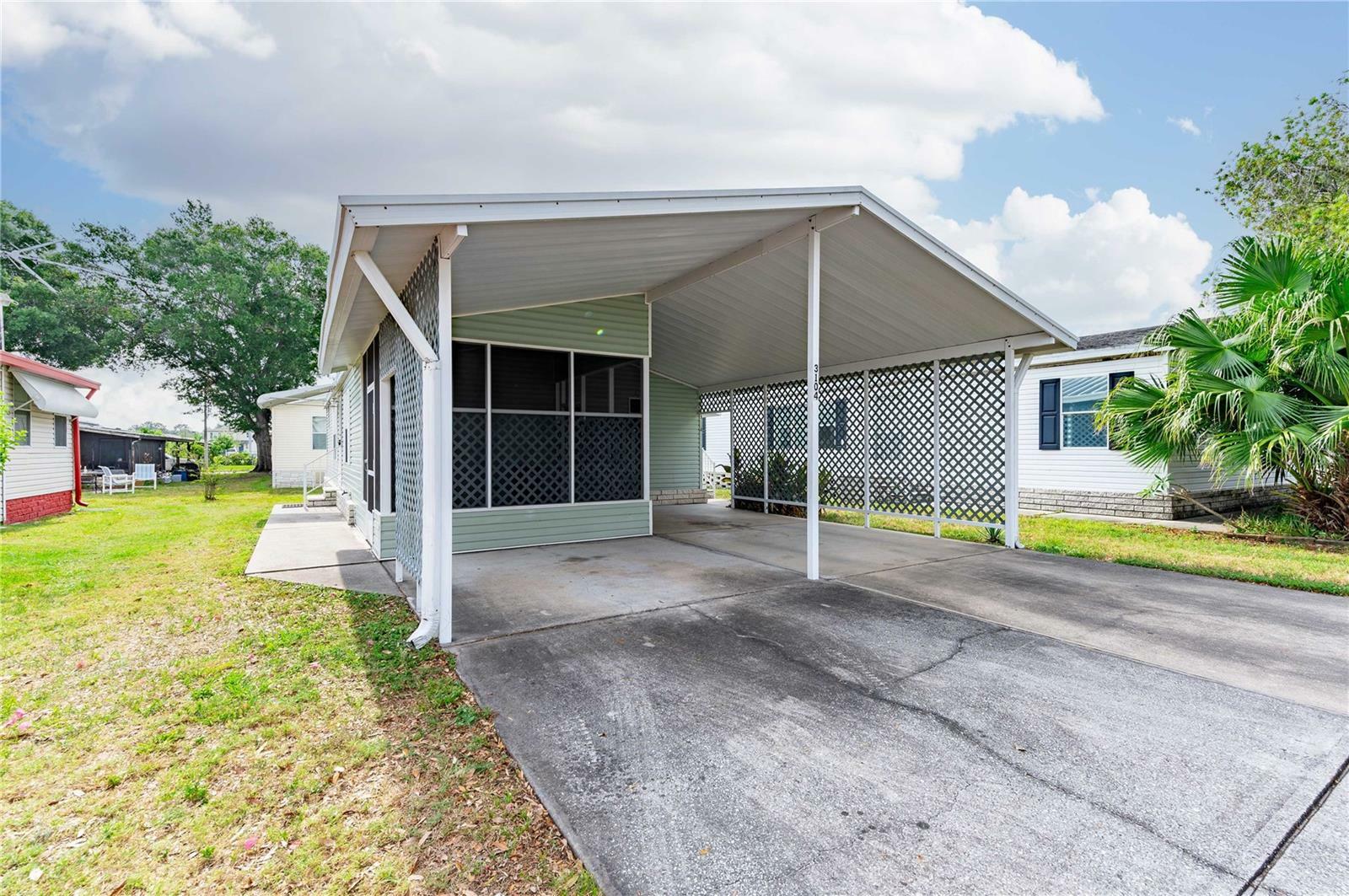 Property Photo:  3104 Short Leaf Street  FL 33543 