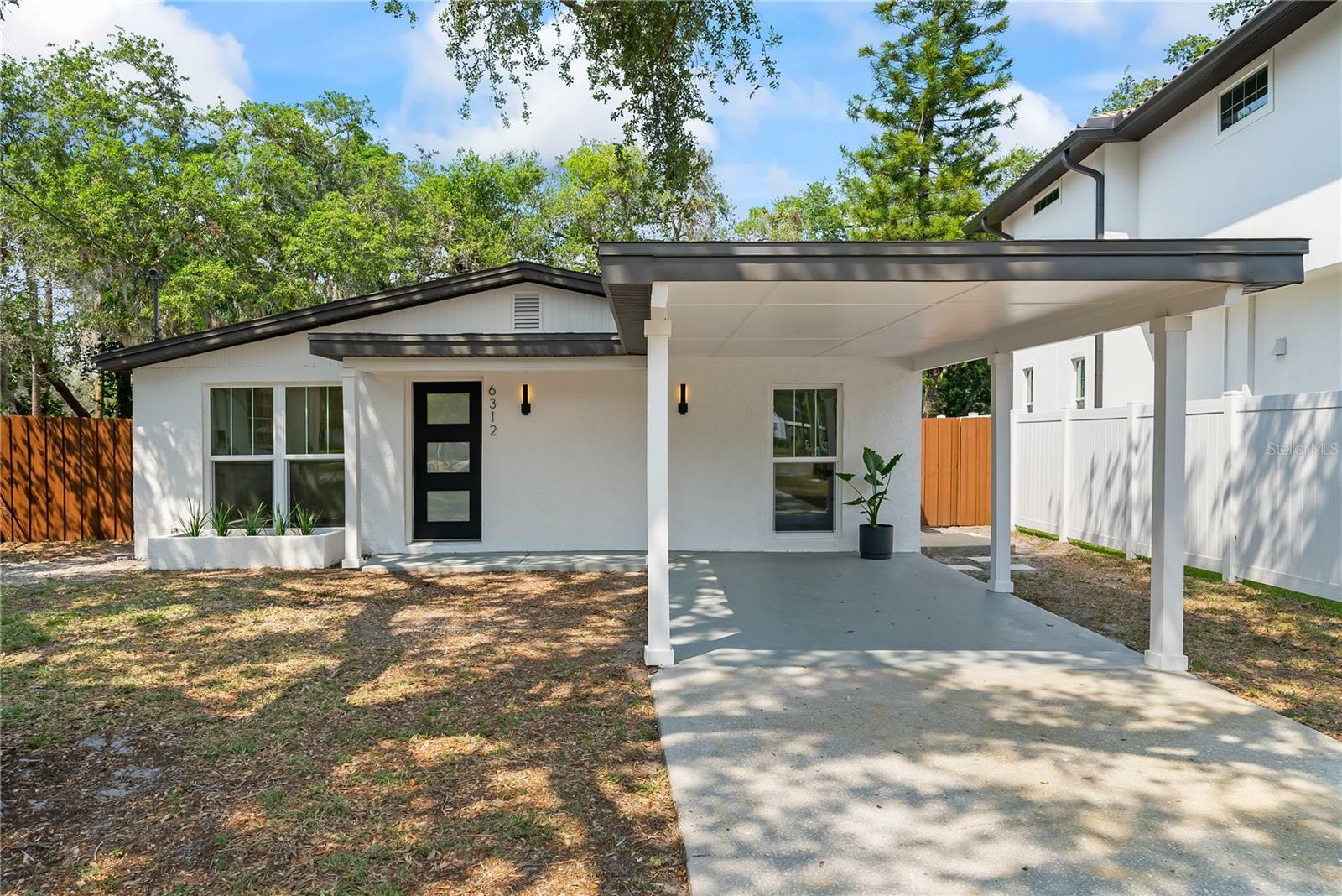 Property Photo:  6312 Selbourne Avenue  FL 33611 