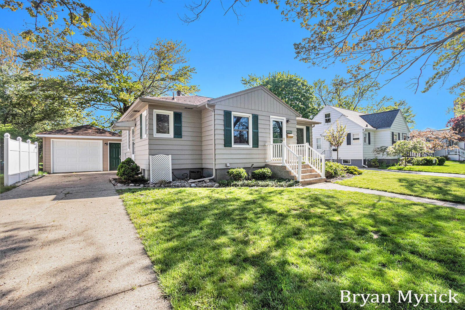 House for sale in Grand Haven 1040 Waverly Avenue, Grand Haven, MI 49417