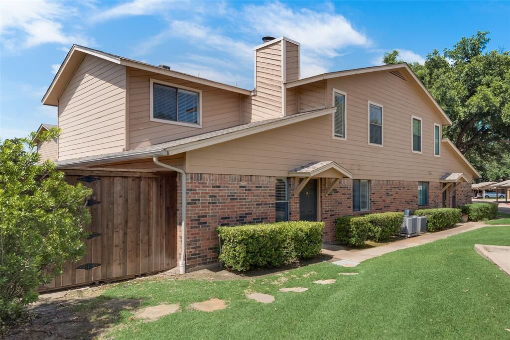 Property Photo: 5630 Cedar Creek Drive TX 76109