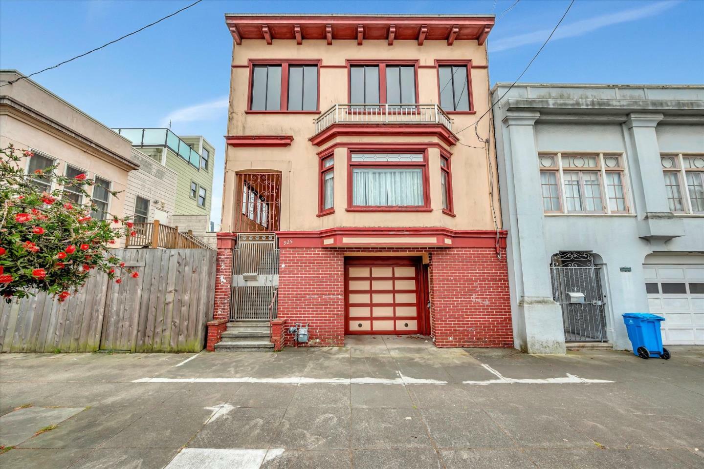 Property Photo:  925 Balboa Street  CA 94118 