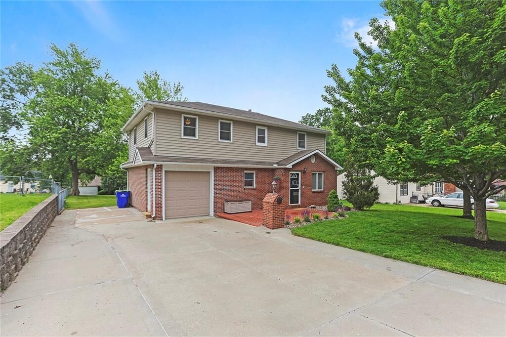 3 bed Gladstone home for sale: 2407 NE 58th Street, Gladstone, MO 64118 - Vimarsana News