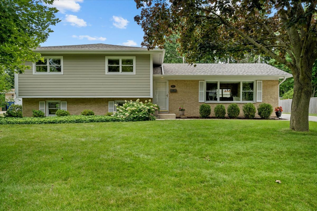 524 Cypress Drive  Naperville IL 60540 photo