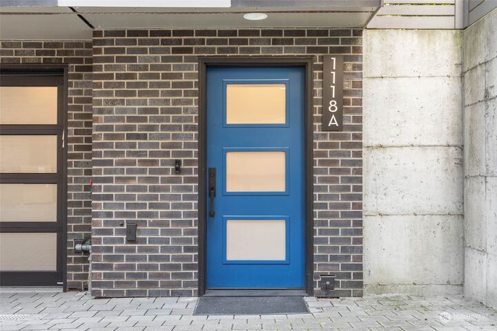 Property Photo:  1118 Broadway Avenue E A  WA 98102 