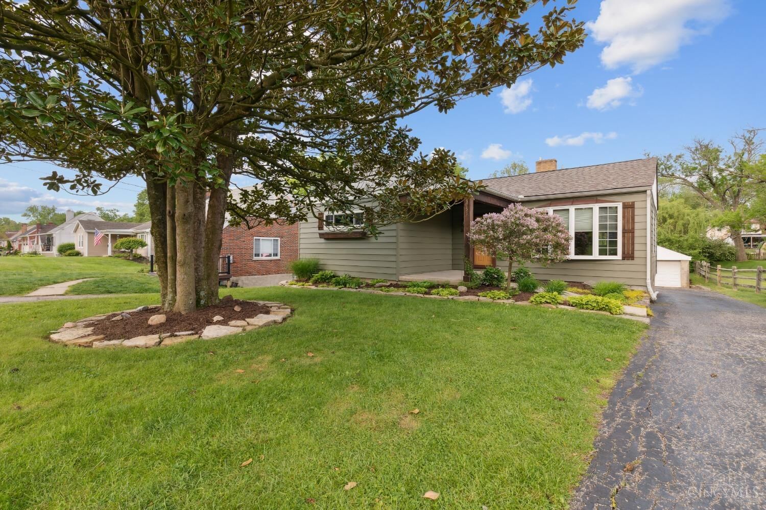Property Photo:  