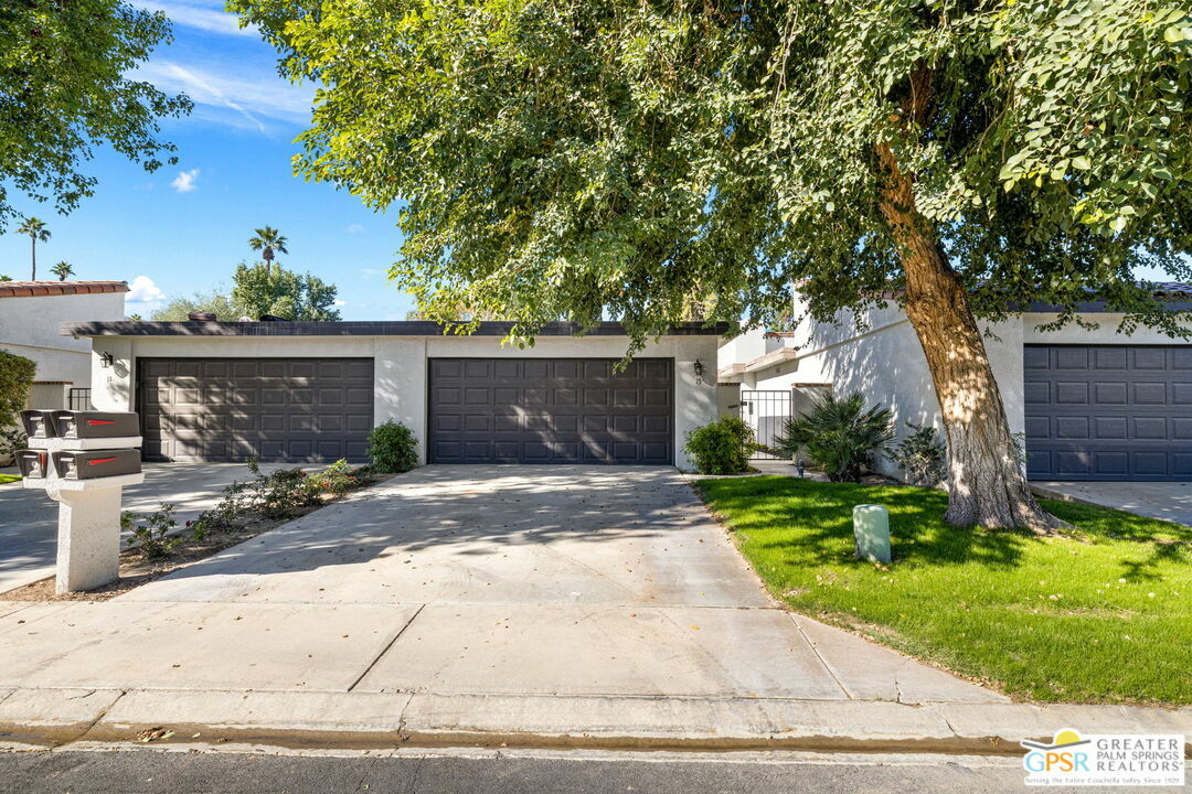 Property Photo:  15  Don Quixote Dr  CA 92270 