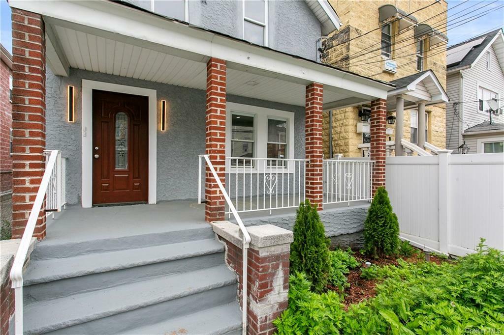 Property Photo:  829 E 229th Street  NY 10466 