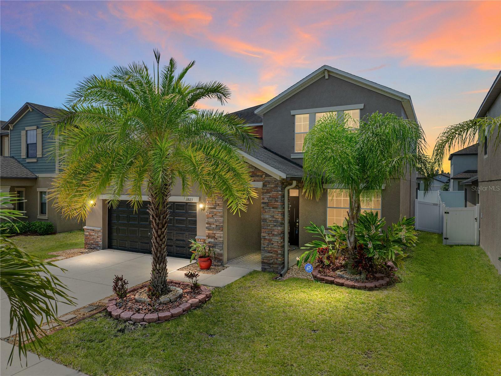 Property Photo:  11823 Valhalla Woods Drive  FL 33579 