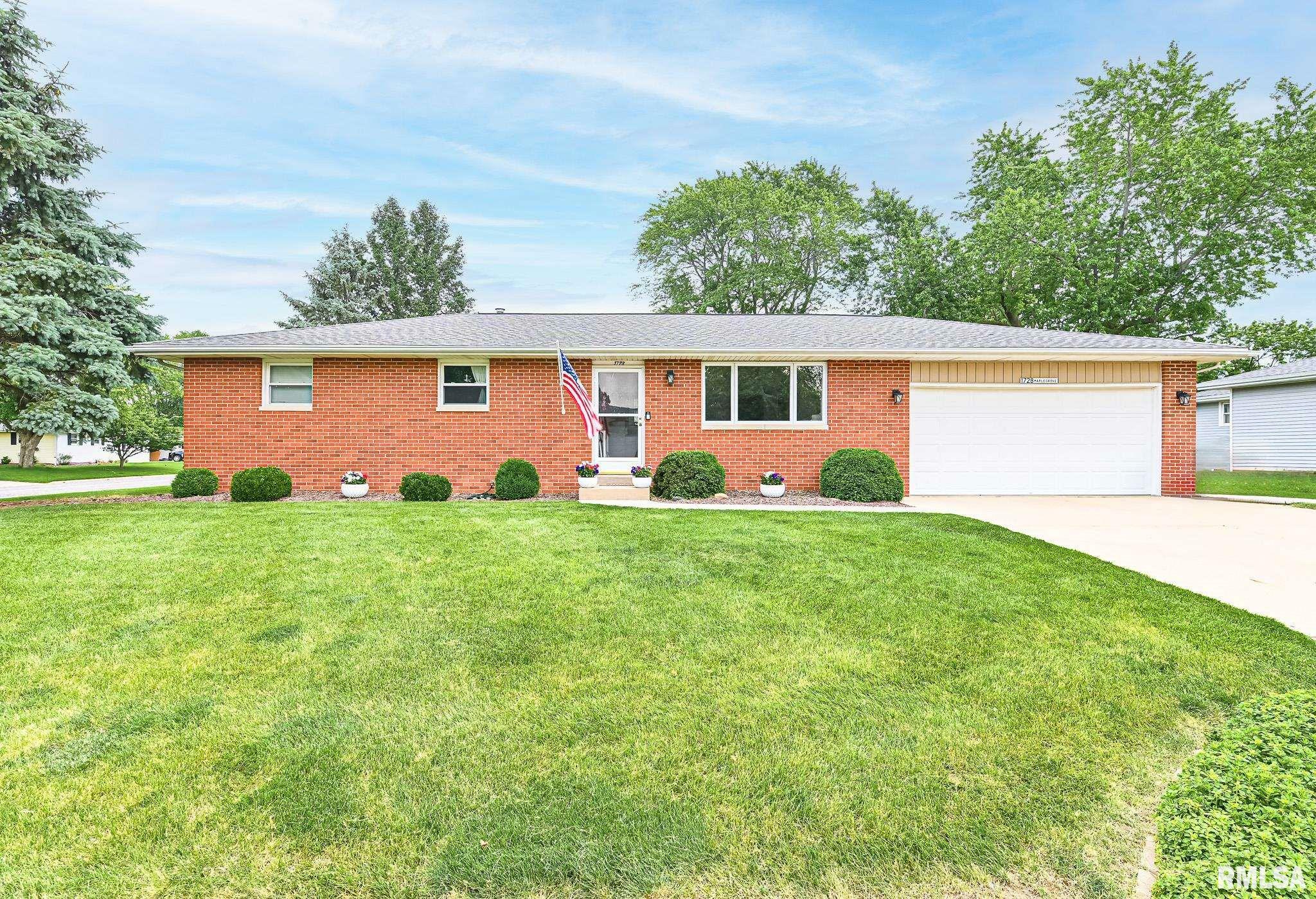 Property Photo:  1728 S Maple Grove Avenue  IL 61550 