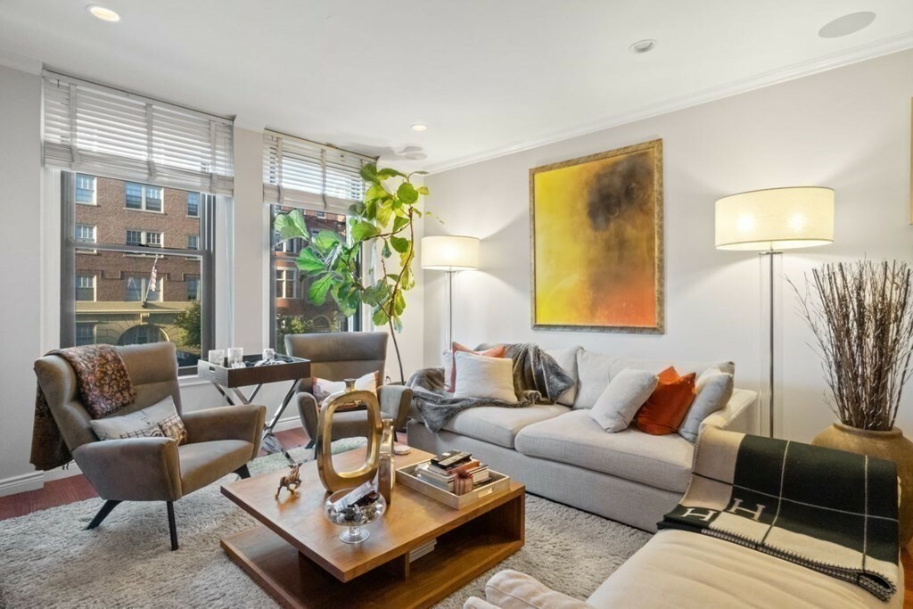 Property Photo: 4 Charlesgate East 202 MA 02215