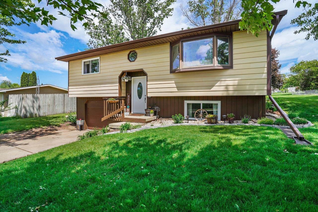 Property Photo:  404 Elliott Street  WI 53533 
