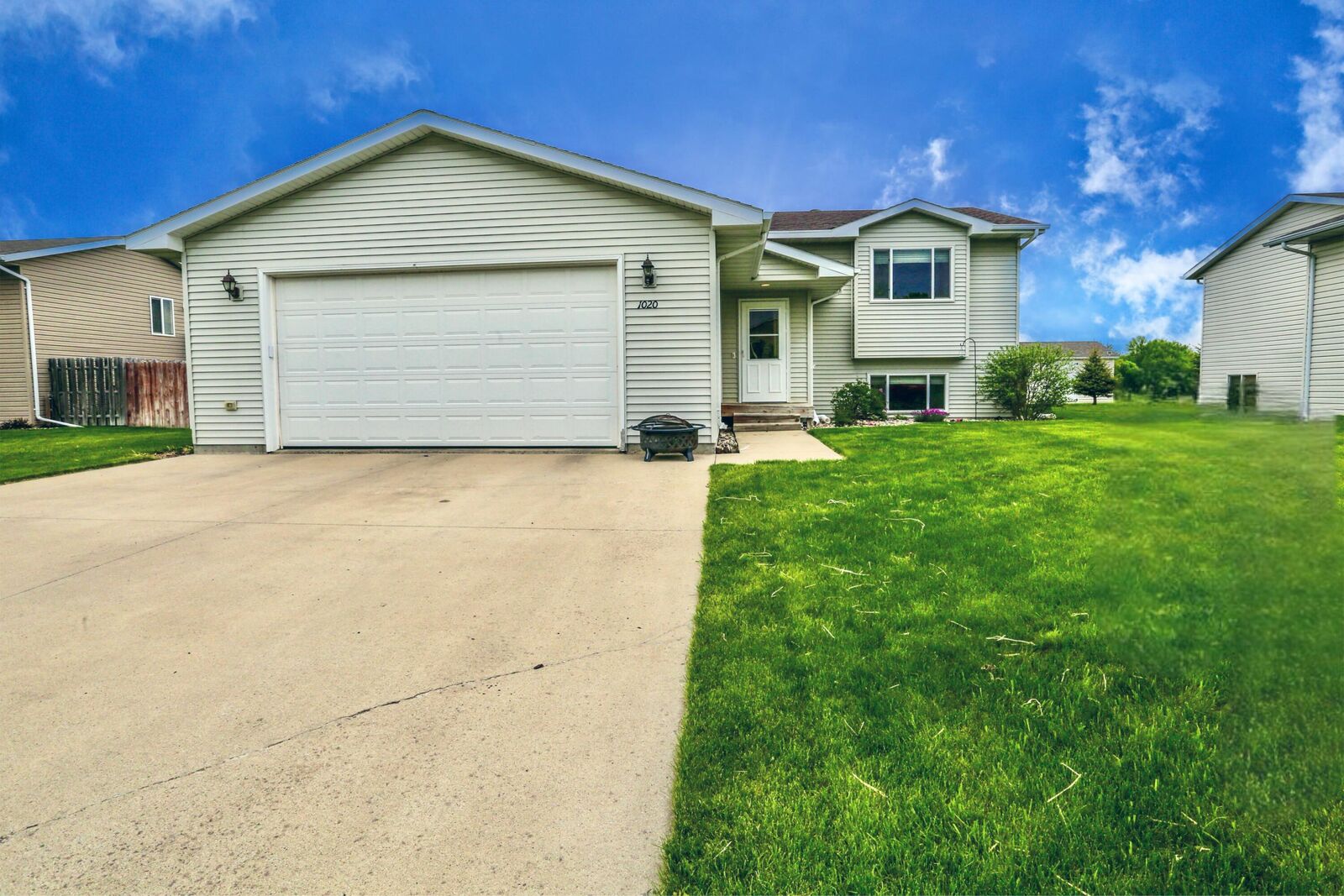 Property Photo:  1020 SW 13th Ave  SD 57401 
