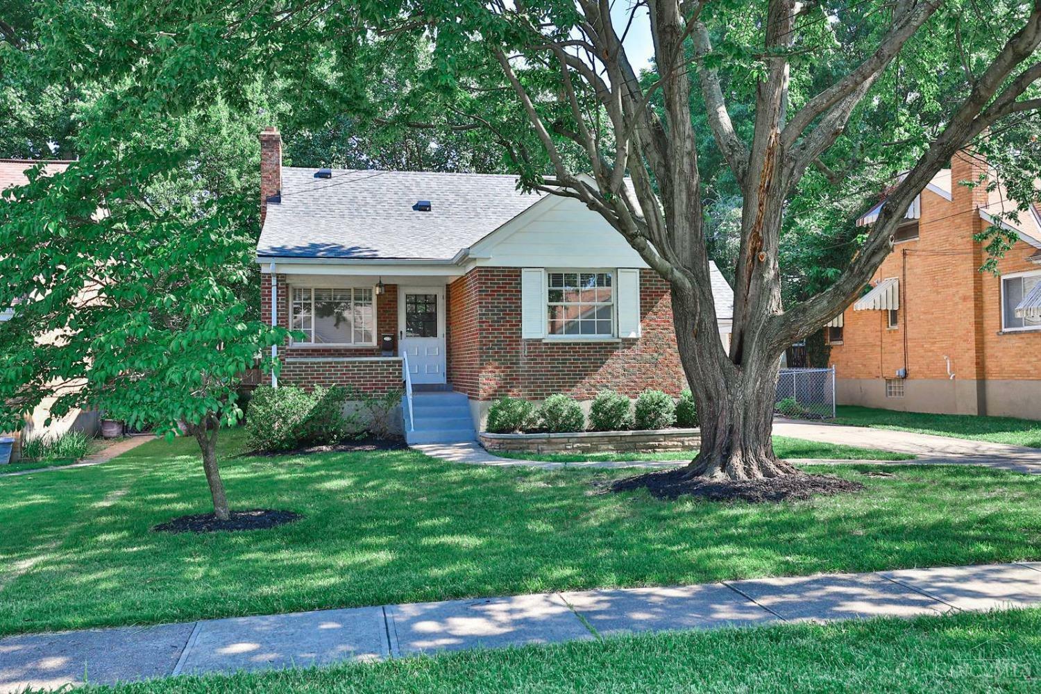 Property Photo: 3826 S Broadlawn Circle OH 45236
