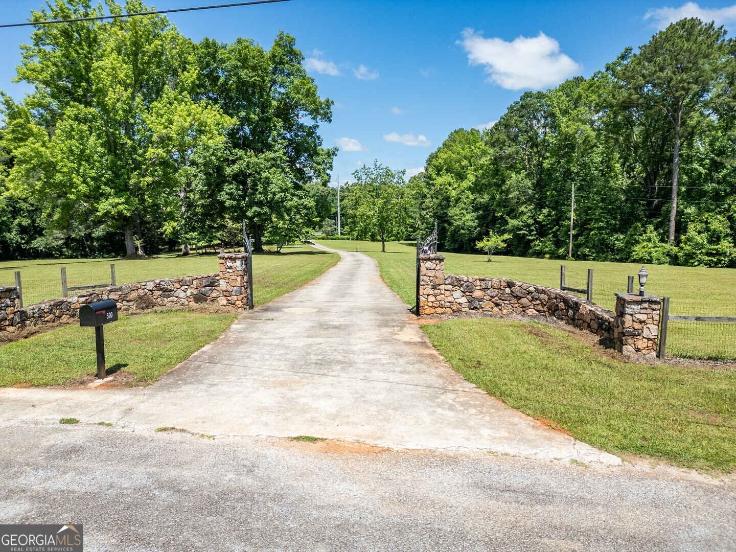 Property Photo: 500 Cochran Road GA 30014