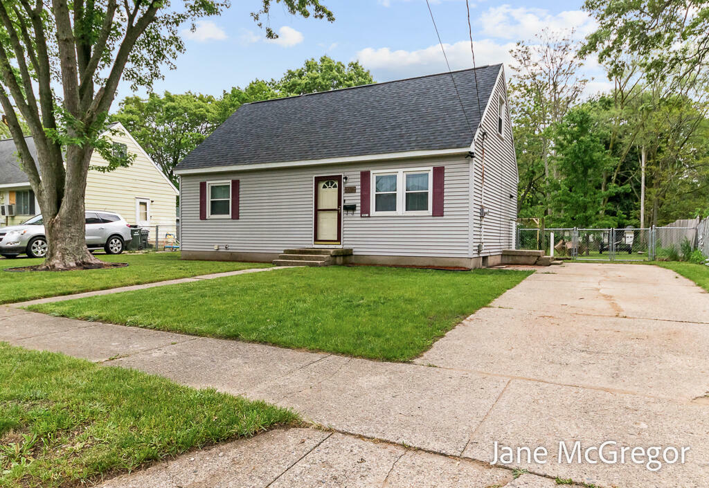 Property Photo:  1515 Albert Avenue  MI 49442 