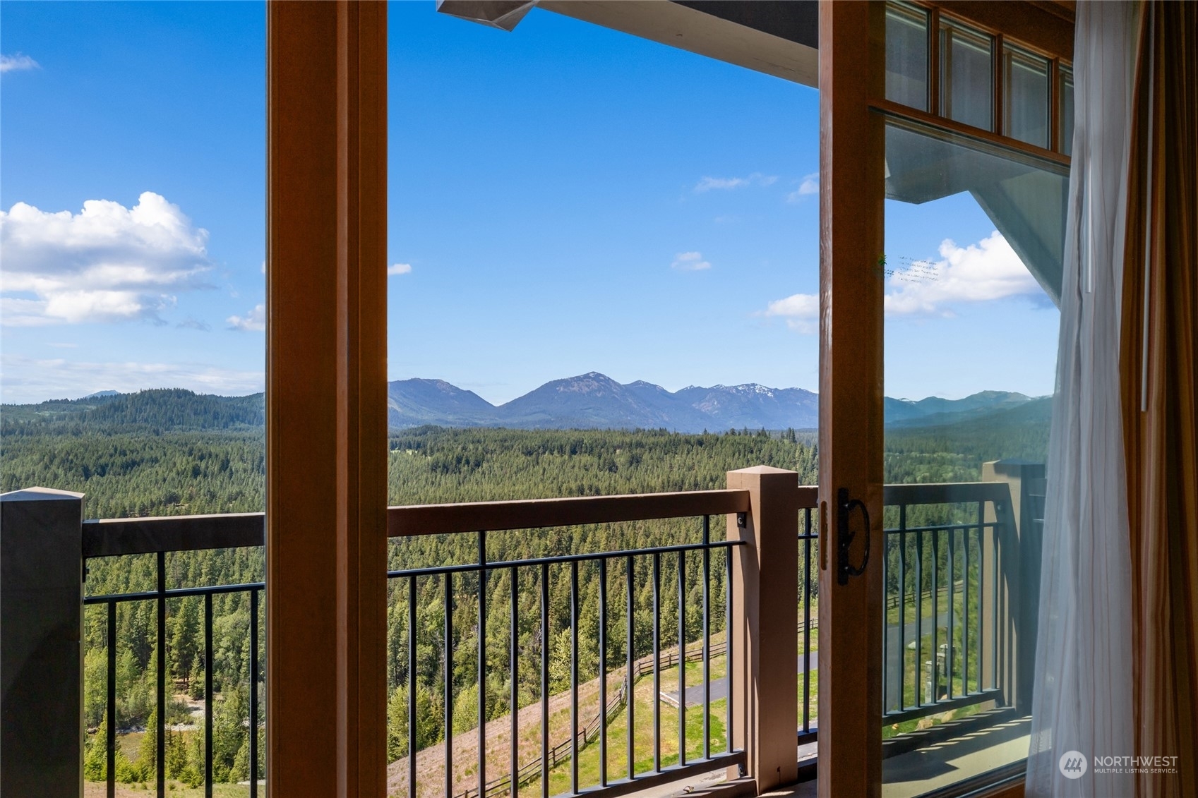 Property Photo:  3600 Suncadia Trail 5045  WA 98922 