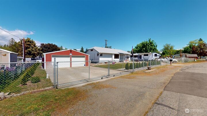 Property Photo: 1184 1st Avenue S WA 98840