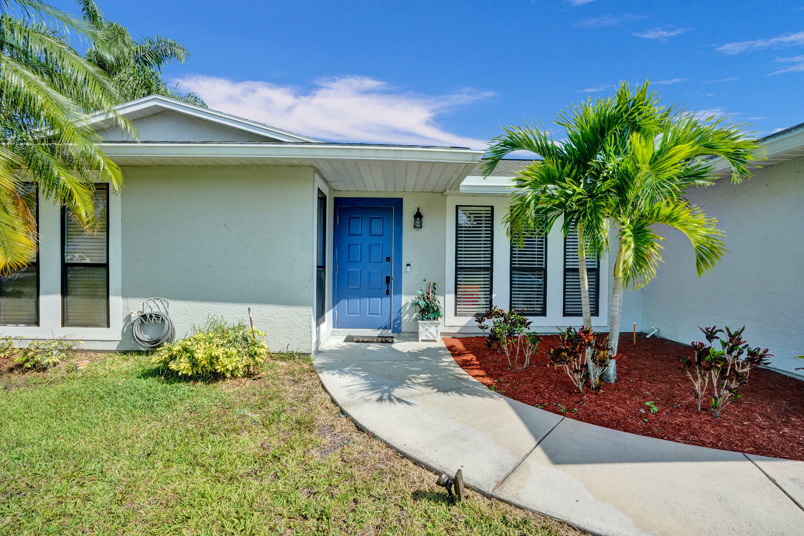 Property Photo:  273 SE Volkerts Terrace  FL 34983 