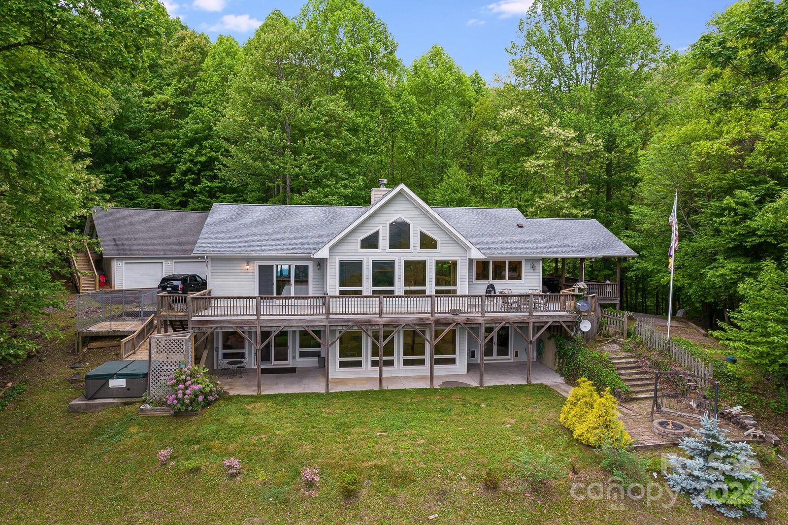 Property Photo:  199 Buckskin Lane  NC 28785